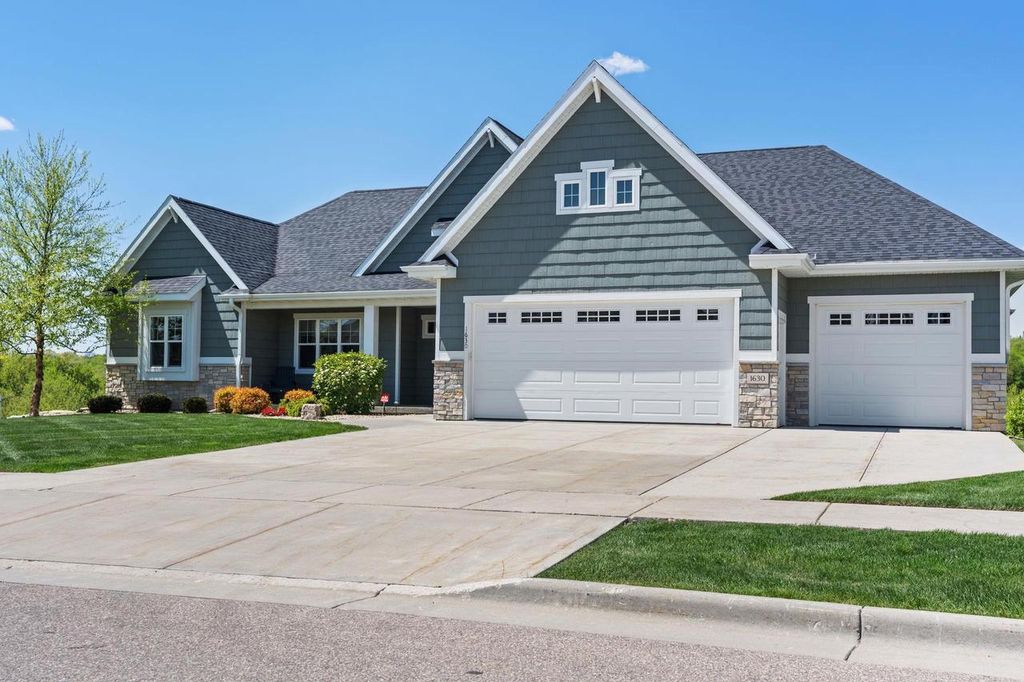 Photo of 1630 Liatris DRIVE, Sun Prairie, WI 53590 (MLS # 2023063)