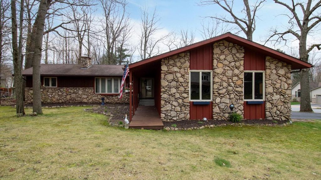 Photo of 2103 Edgewood AVENUE, Rothschild, WI 54474 (MLS # 22601853)