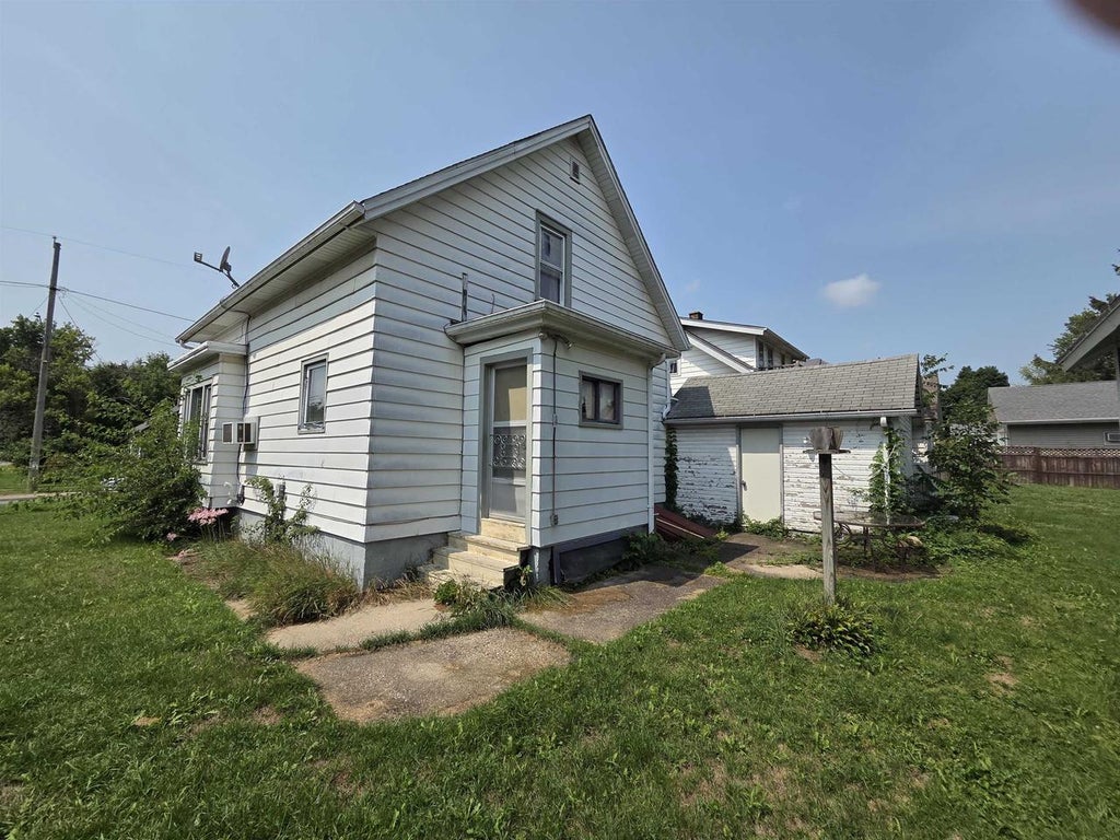 Photo of 311 S Monroe STREET, Watertown, WI 53094 (MLS # 2030254)