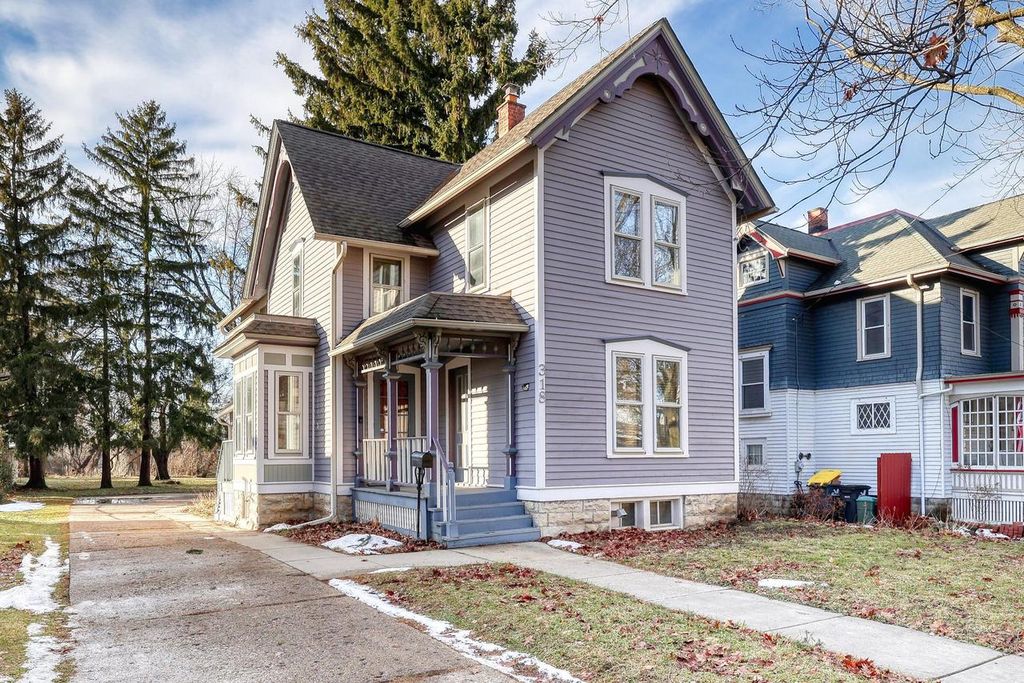 Photo of 318 N Hartwell AVENUE, Waukesha, WI 53186 (MLS # 1946590)