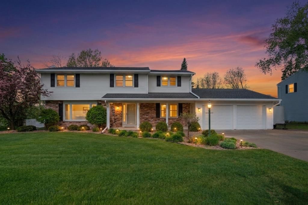 Photo of 490 Tyrolian DRIVE, Green Bay, WI 54302 (MLS # 50325903)
