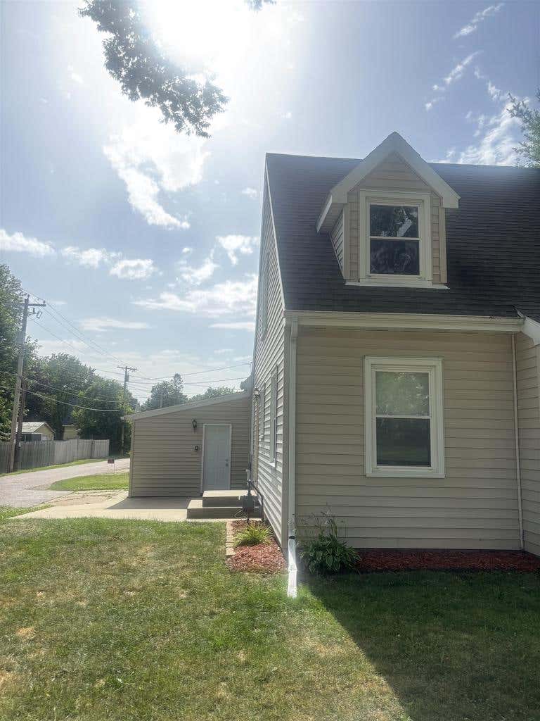 Photo of 915 West STREET, Baraboo, WI 53913 (MLS # 2027171)