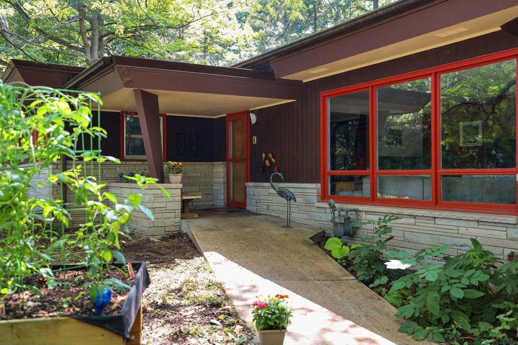 Photo of 2532 Sheridan DRIVE, Green Bay, WI 54302 (MLS # 50331351)