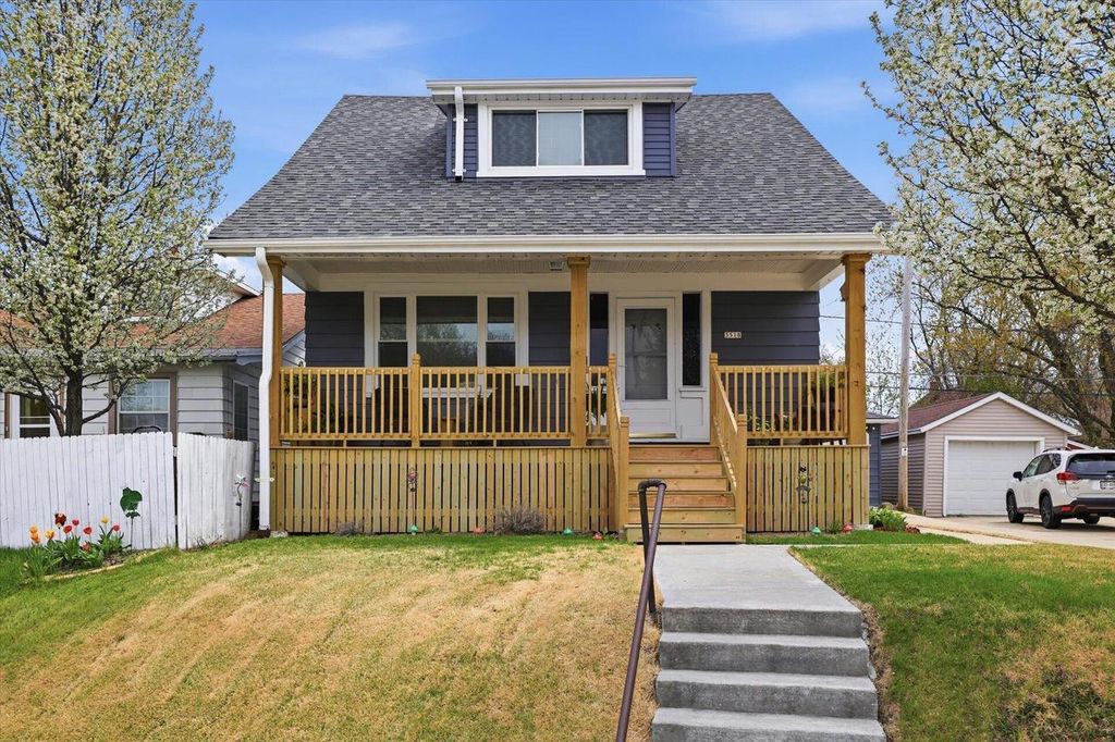 Photo of 3518 S Howell AVENUE, Milwaukee, WI 53207 (MLS # 1959322)