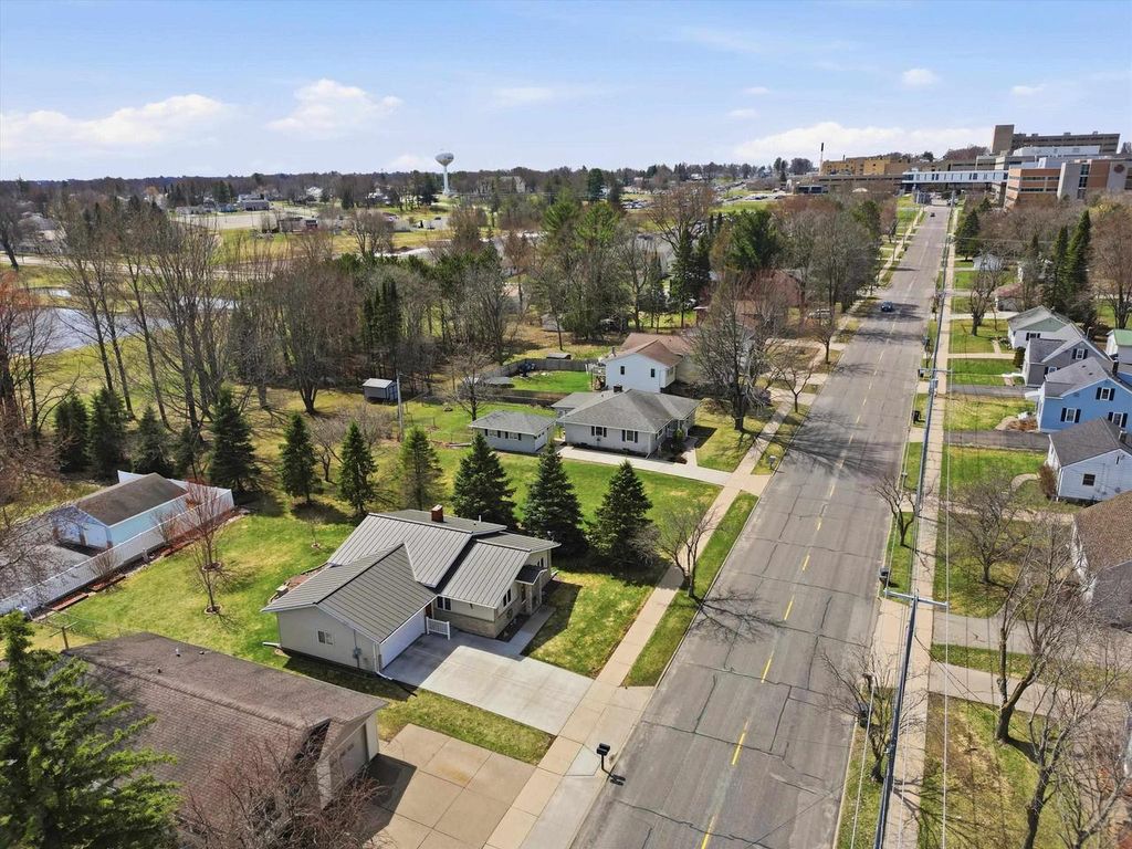 Photo of 404 W Ives STREET, Marshfield, WI 54449 (MLS # 22601480)