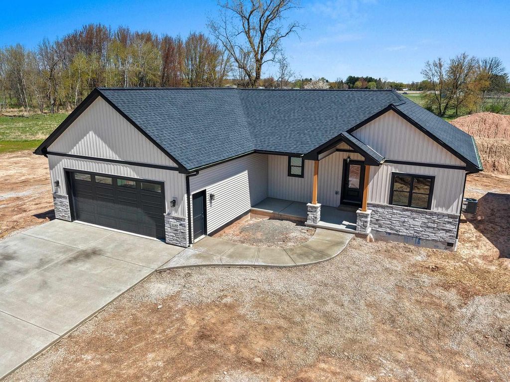 Photo of 1680 Trefoil TRAIL, Green Bay, WI 54313 (MLS # 50321548)