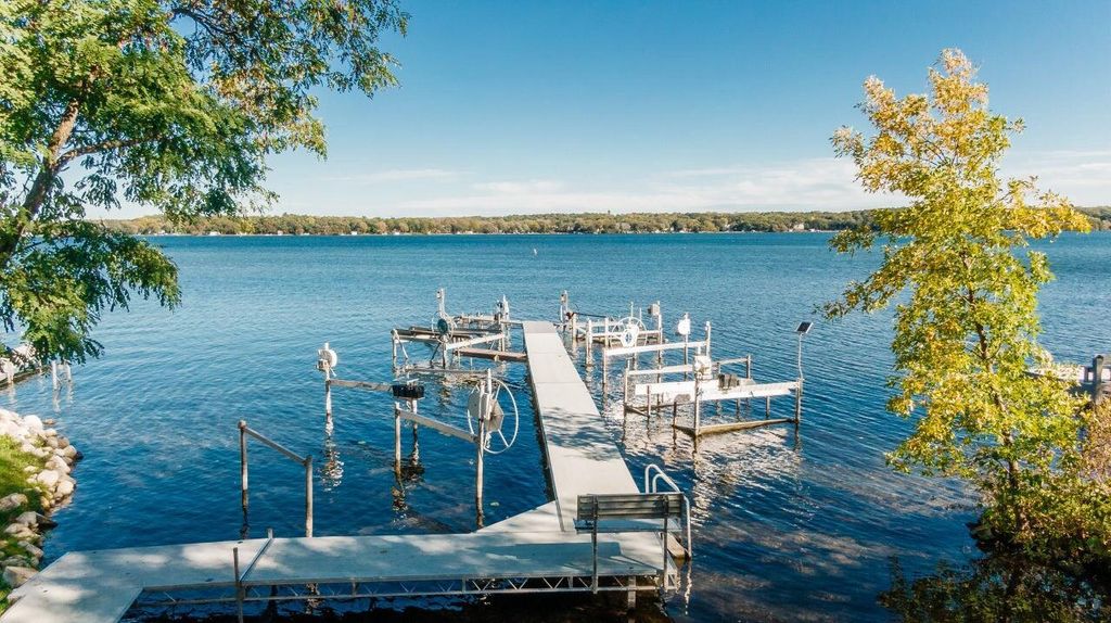 Photo of 2135 W Shore DRIVE, Delafield, WI 53018 (MLS # 1948283)