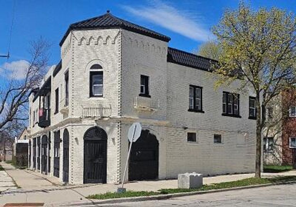 Photo of 1306 W Atkinson AVENUE #1318, Milwaukee, WI 53206 (MLS # 1958857)