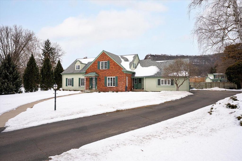 Photo of 739 Cliffwood LANE, La Crosse, WI 54601 (MLS # 1954122)