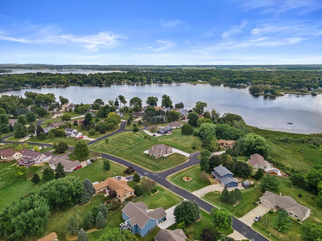 Photo of 7125 Deerpath LANE, Waterford, WI 53185 (MLS # 1982953)