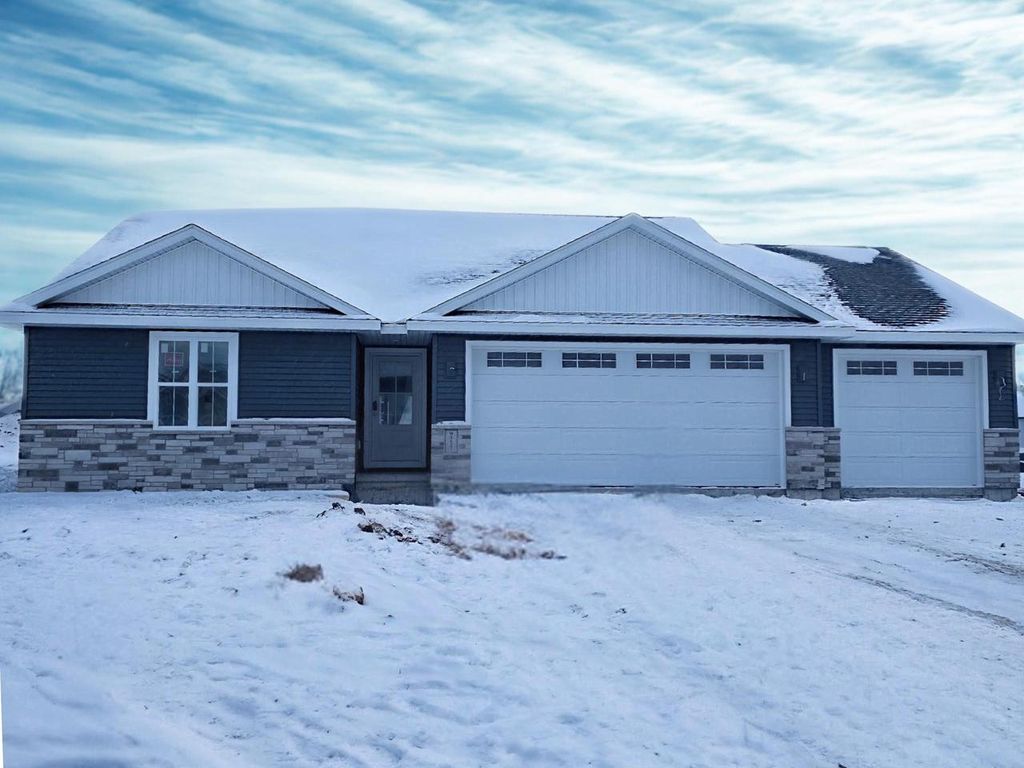 Photo of W5621 Tonys WAY, Appleton, WI 54915 (MLS # 50320344)