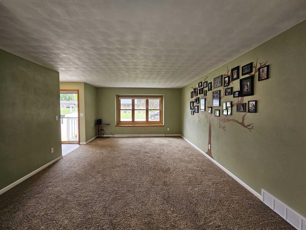 Photo of 1304 Buchanan COURT, Appleton, WI 54130 (MLS # 50326068)