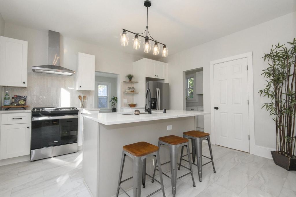 Photo of 2911 N Newhall STREET, Milwaukee, WI 53211 (MLS # 1941965)