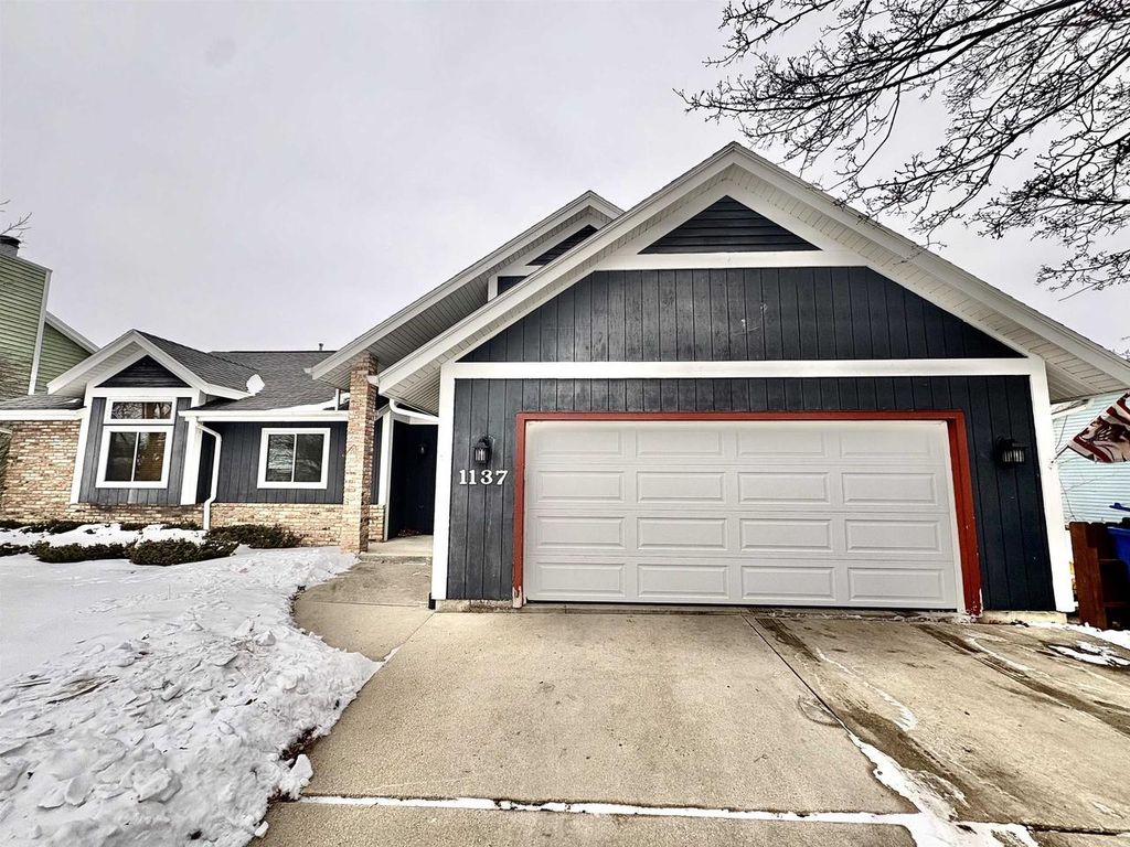 Photo of 1137 Bayberry DRIVE, Watertown, WI 53098 (MLS # 2016204)