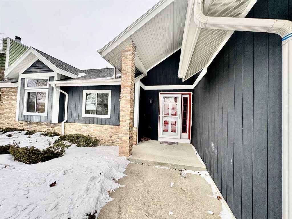 Photo of 1137 Bayberry DRIVE, Watertown, WI 53098 (MLS # 2016204)