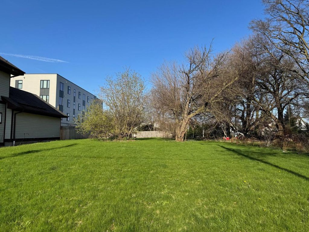 Photo of 2333 N 6th STREET, Milwaukee, WI 53212 (MLS # 1960632)