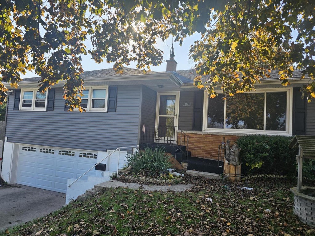 Photo of 916 Rosemere CIRCLE, Manitowoc, WI 54220 (MLS # 1986031)