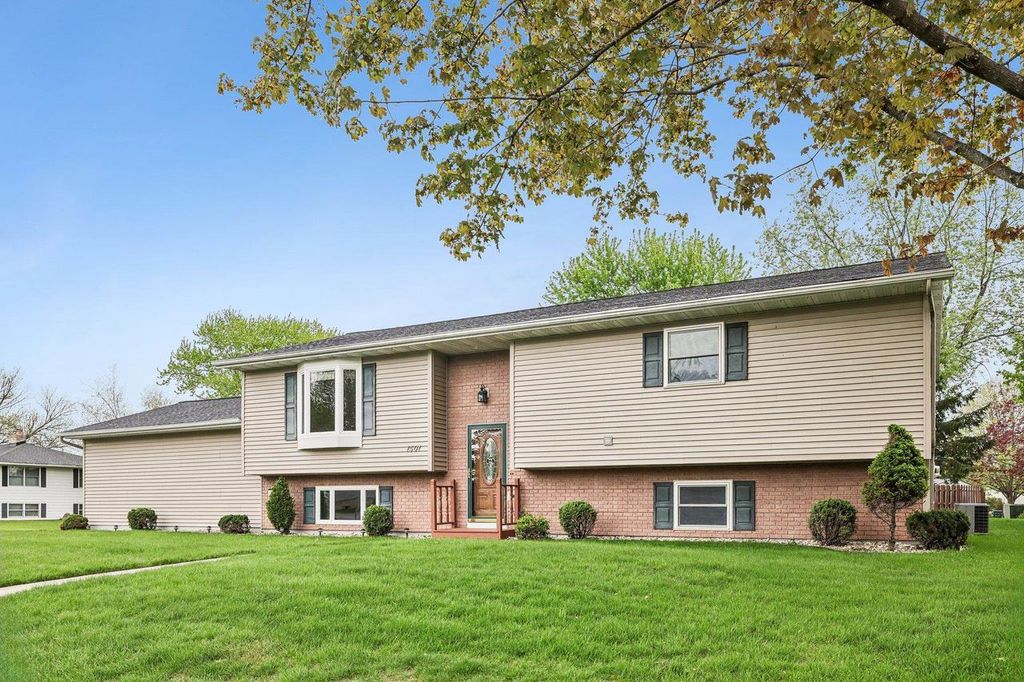 Photo of 1501 Locust LANE, Prairie Du Sac, WI 53578 (MLS # 2019302)