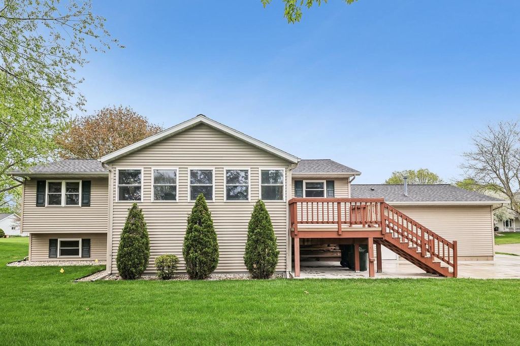 Photo of 1501 Locust LANE, Prairie Du Sac, WI 53578 (MLS # 2019302)