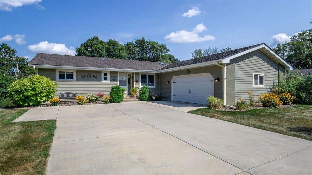Photo of 2229 Orchard PLACE, Eau Claire, WI 54703 (MLS # 1604403)