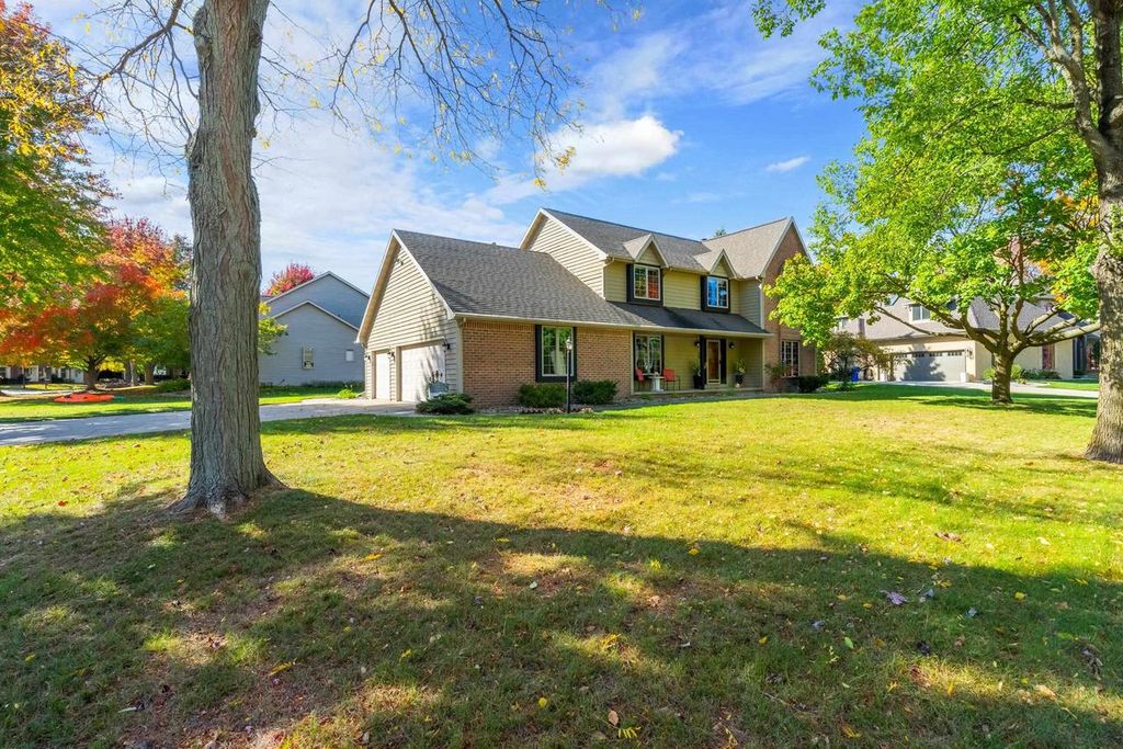 Photo of 13 Olde Paltzer LANE, Appleton, WI 54913 (MLS # 50317114)