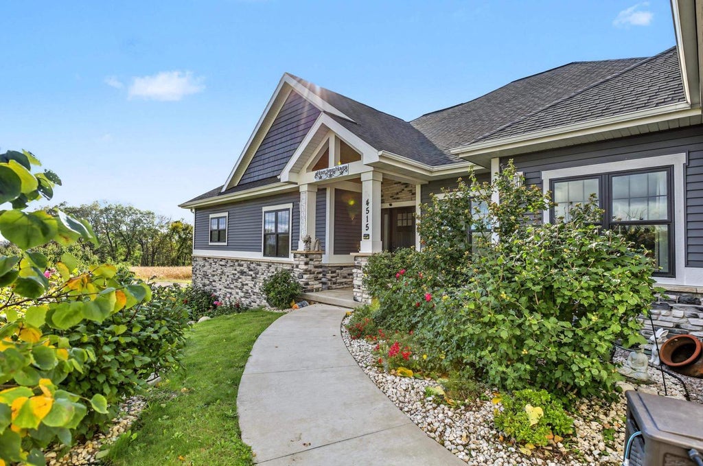 Photo of N4515 Prairie Knoll CIRCLE, Portage, WI 53901 (MLS # 2034970)