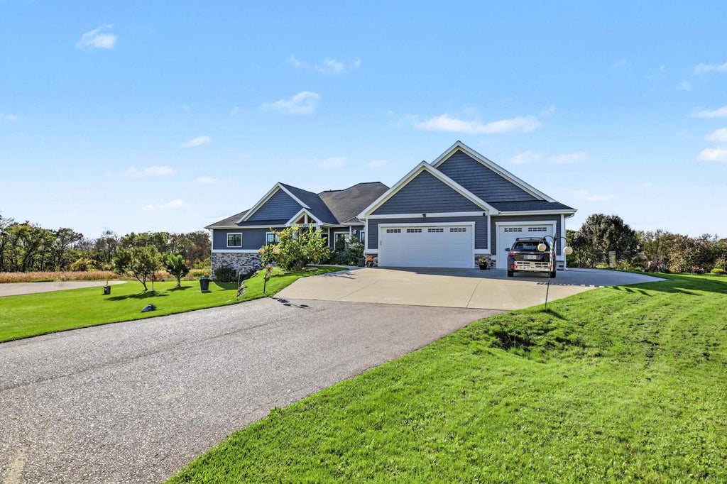 Photo of N4515 Prairie Knoll CIRCLE, Portage, WI 53901 (MLS # 2034970)