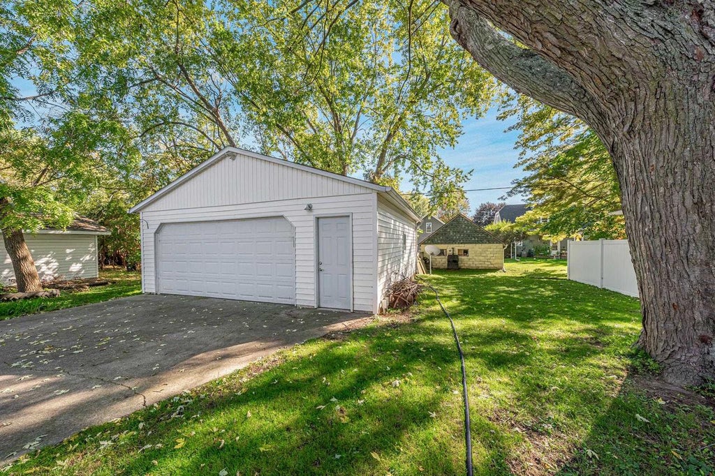 Photo of 1015 W Hawes STREET, Appleton, WI 54914 (MLS # 50333783)
