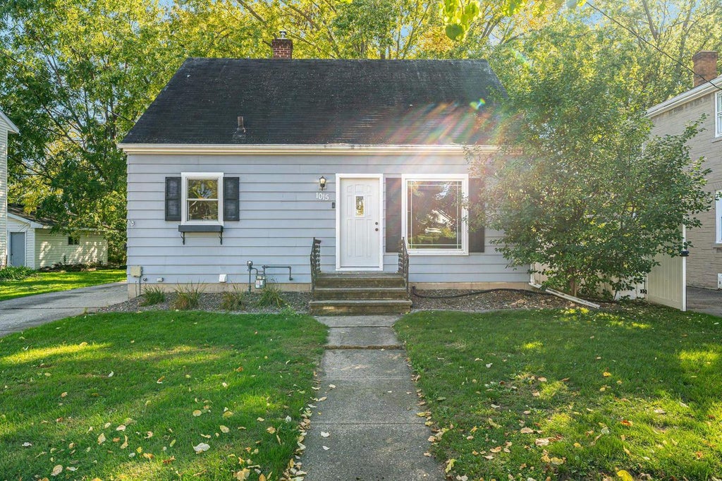 Photo of 1015 W Hawes STREET, Appleton, WI 54914 (MLS # 50333783)