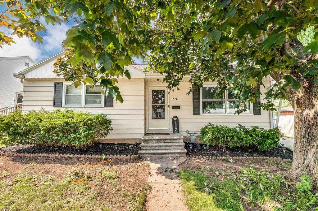 Photo of 1578 Louise STREET, Green Bay, WI 54302 (MLS # 50330018)