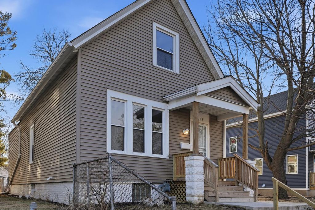 Photo of 2028 N 23rd STREET, Milwaukee, WI 53205 (MLS # 1950408)
