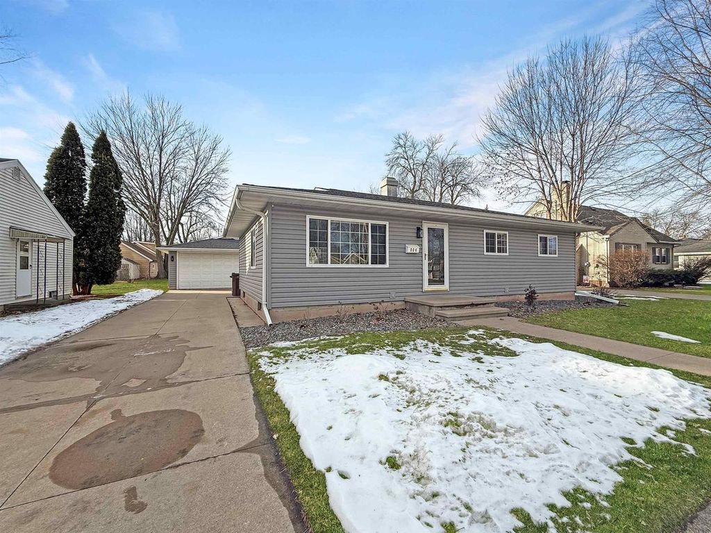 Photo of 804 John STREET, Menasha, WI 54952 (MLS # 50319943)