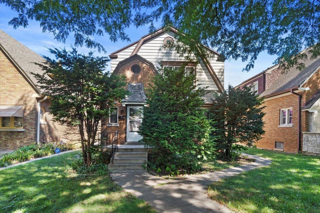 Photo of 4642 W Medford AVENUE #4644, Milwaukee, WI 53216 (MLS # 1935830)