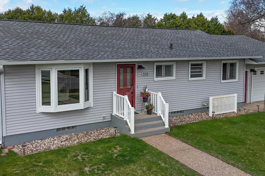 Photo of 910 16th Street South St, Wisconsin Rapids, WI 54494 (MLS # 22601730)