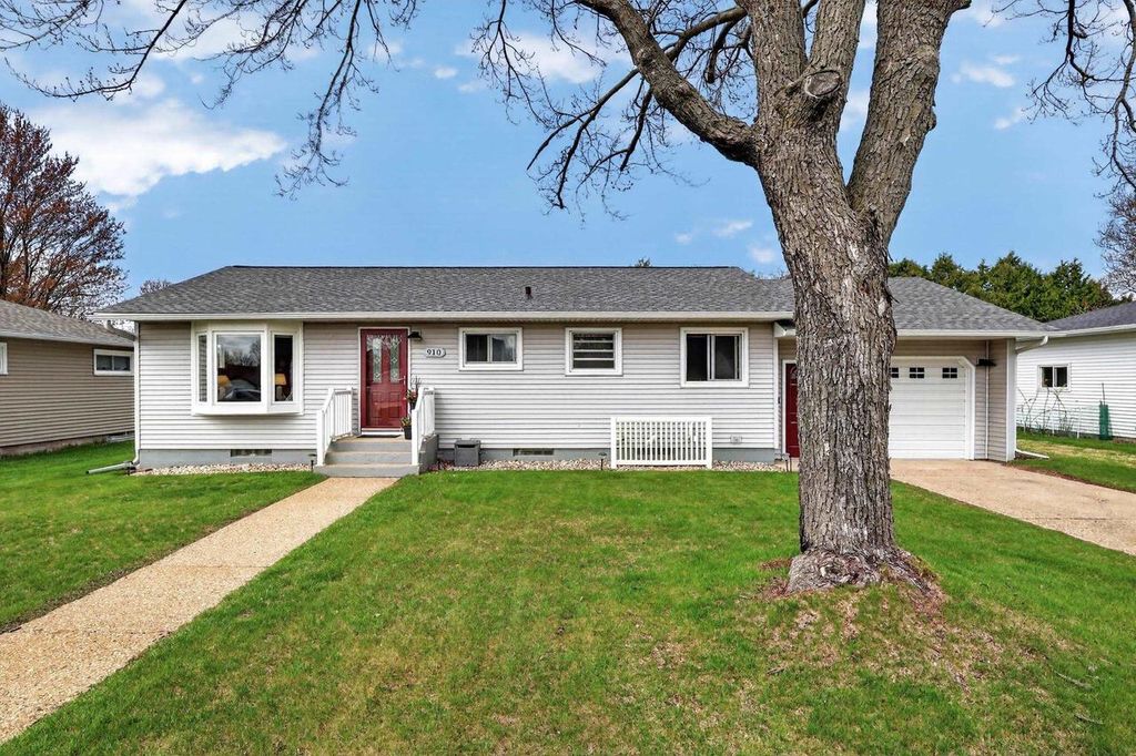 Photo of 910 16th Street South St, Wisconsin Rapids, WI 54494 (MLS # 22601730)