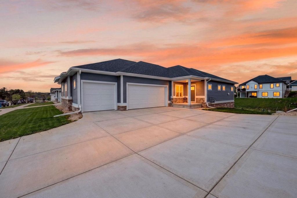 Photo of 1120 Quinn DRIVE, Waunakee, WI 53597 (MLS # 2022202)