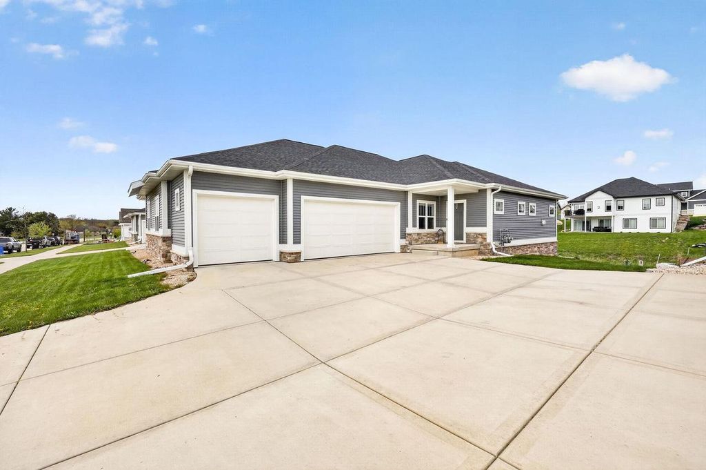 Photo of 1120 Quinn DRIVE, Waunakee, WI 53597 (MLS # 2022202)
