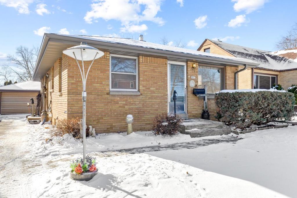 Photo of 2813 E Allerton AVENUE, Saint Francis, WI 53235 (MLS # 1948081)