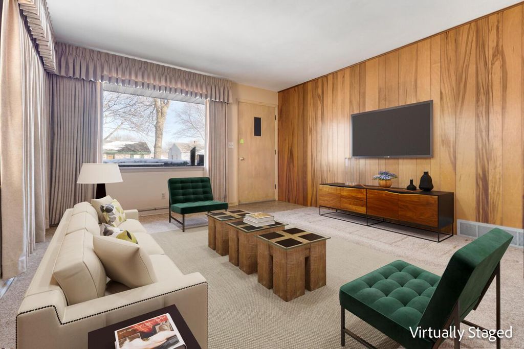 Photo of 2813 E Allerton AVENUE, Saint Francis, WI 53235 (MLS # 1948081)