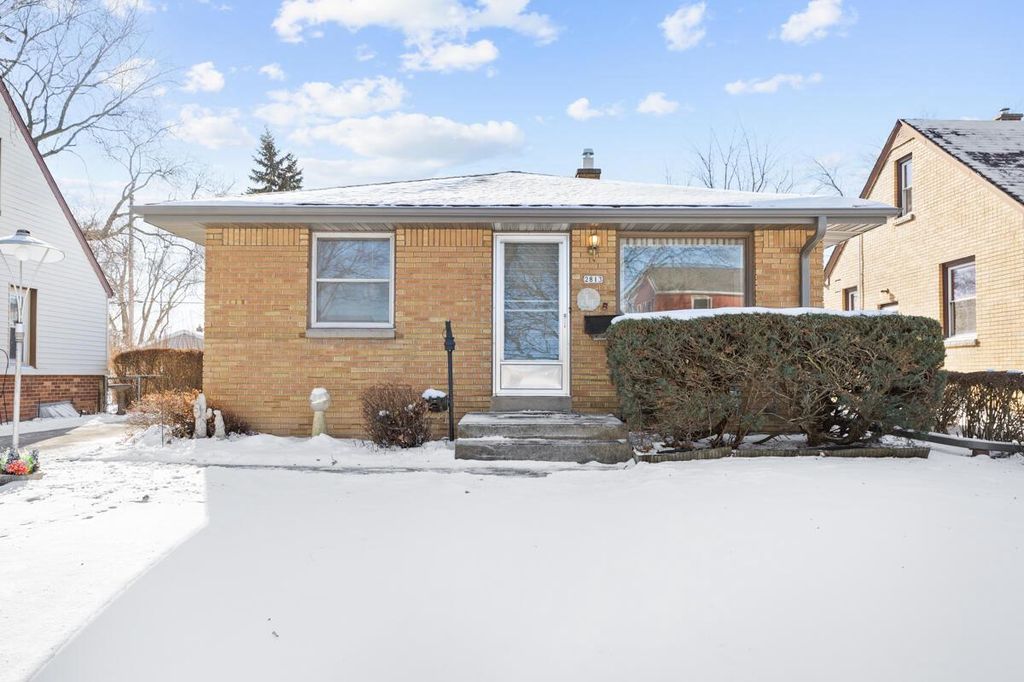 Photo of 2813 E Allerton AVENUE, Saint Francis, WI 53235 (MLS # 1948081)