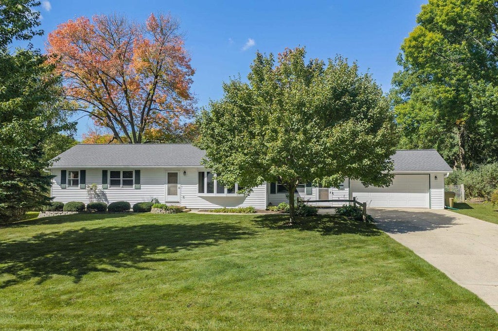 Photo of 1510 Cameron DRIVE, Madison, WI 53711 (MLS # 2033530)
