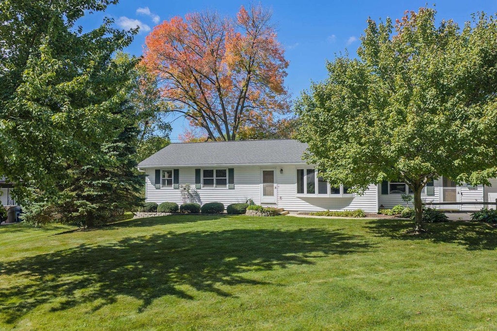 Photo of 1510 Cameron DRIVE, Madison, WI 53711 (MLS # 2033530)