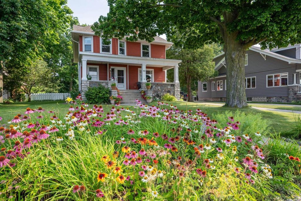 Photo of 936 Memorial DRIVE, Sturgeon Bay, WI 54235 (MLS # 50319422)