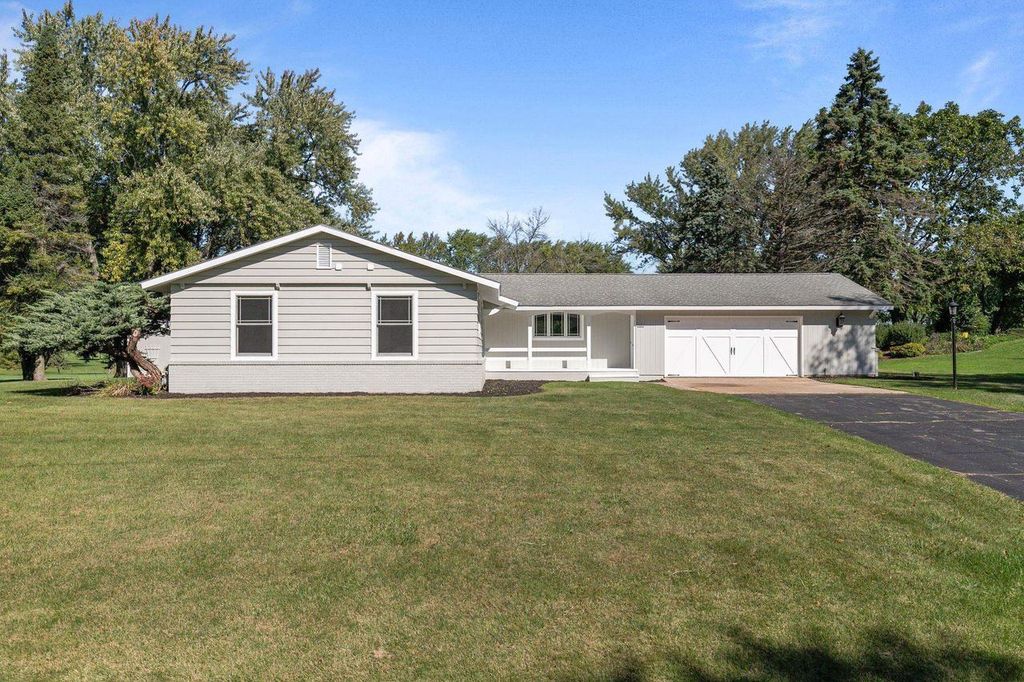 Photo of 2942 Ridgeway DRIVE, Neenah, WI 54956 (MLS # 50315828)