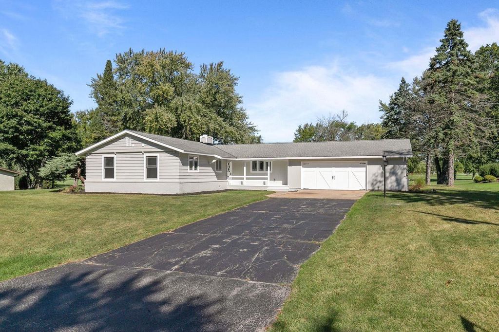 Photo of 2942 Ridgeway DRIVE, Neenah, WI 54956 (MLS # 50315828)