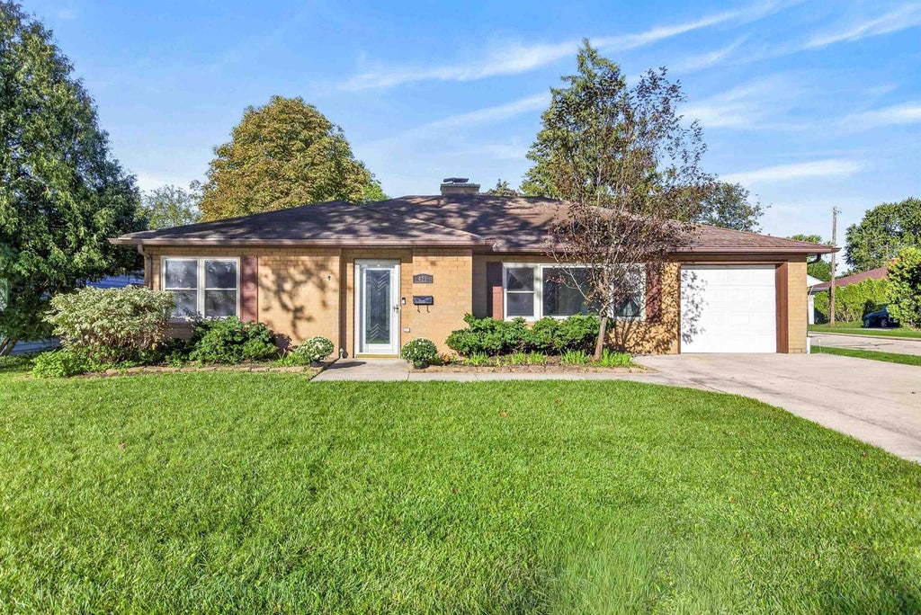 Photo of 421 S Lake STREET, Neenah, WI 54956 (MLS # 50333228)