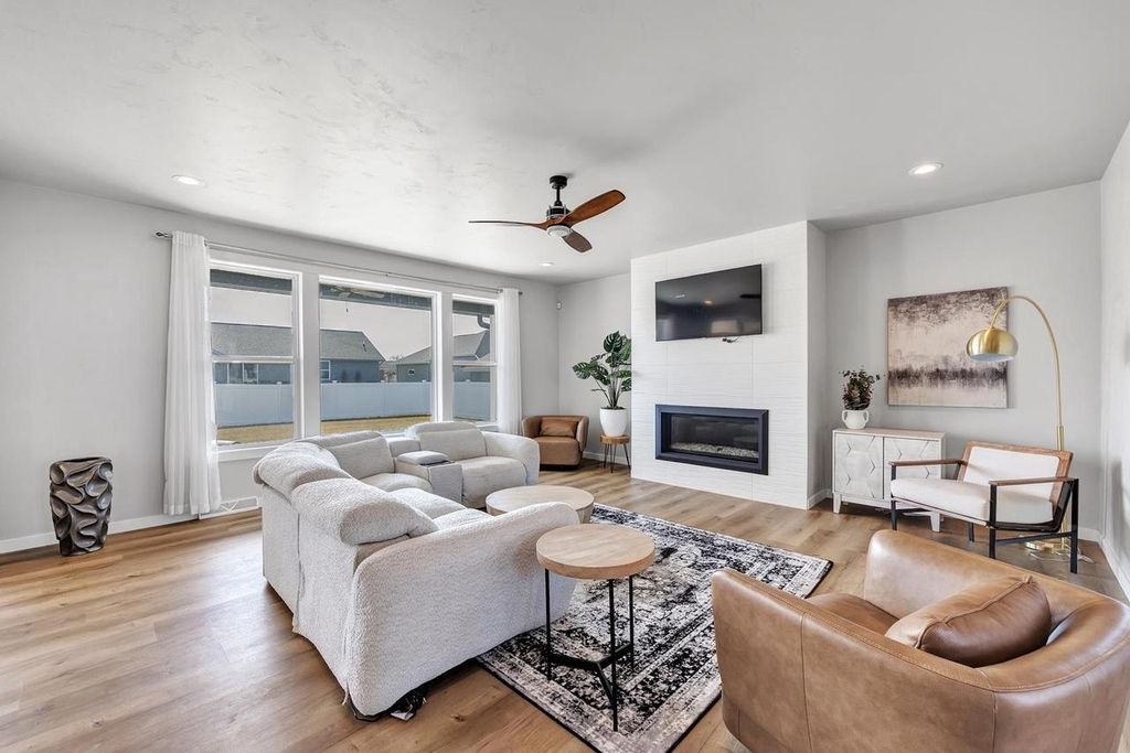 Photo of 1015 Nutmeg DRIVE, De Pere, WI 54115 (MLS # 50323514)