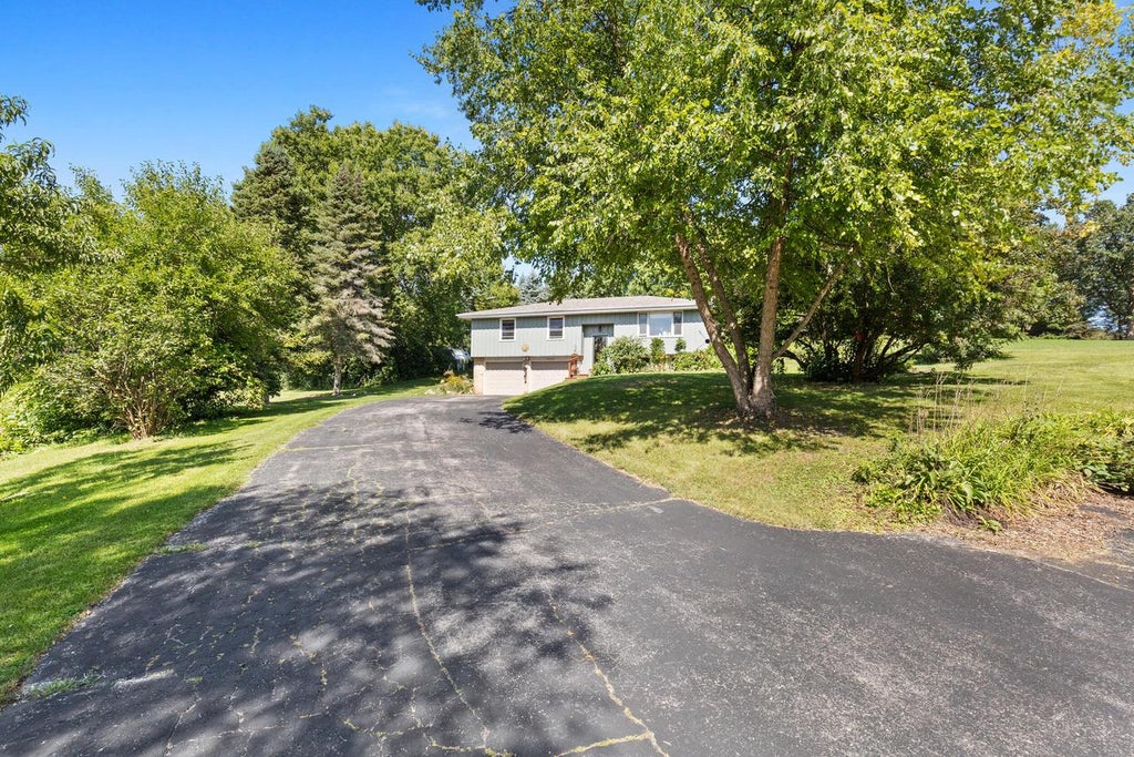 Photo of W293S3017 Ancestral DRIVE, Waukesha, WI 53188 (MLS # 1978096)