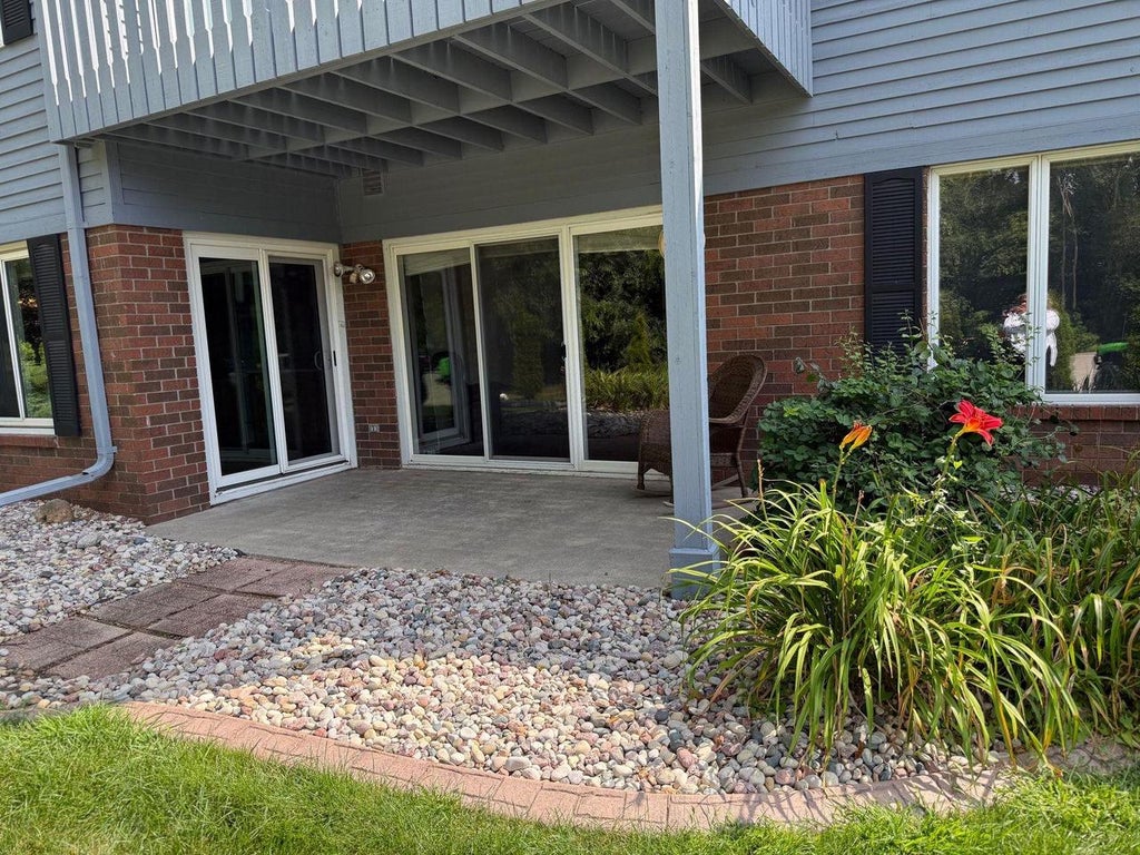 Photo of 2935 Mossy Oak CIRCLE, Green Bay, WI 54311 (MLS # 50331399)