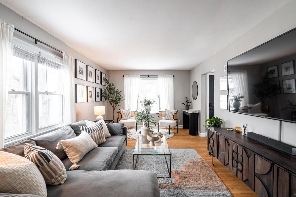 Photo of 516 N Pleasant View STREET, Wauwatosa, WI 53226 (MLS # 1948450)